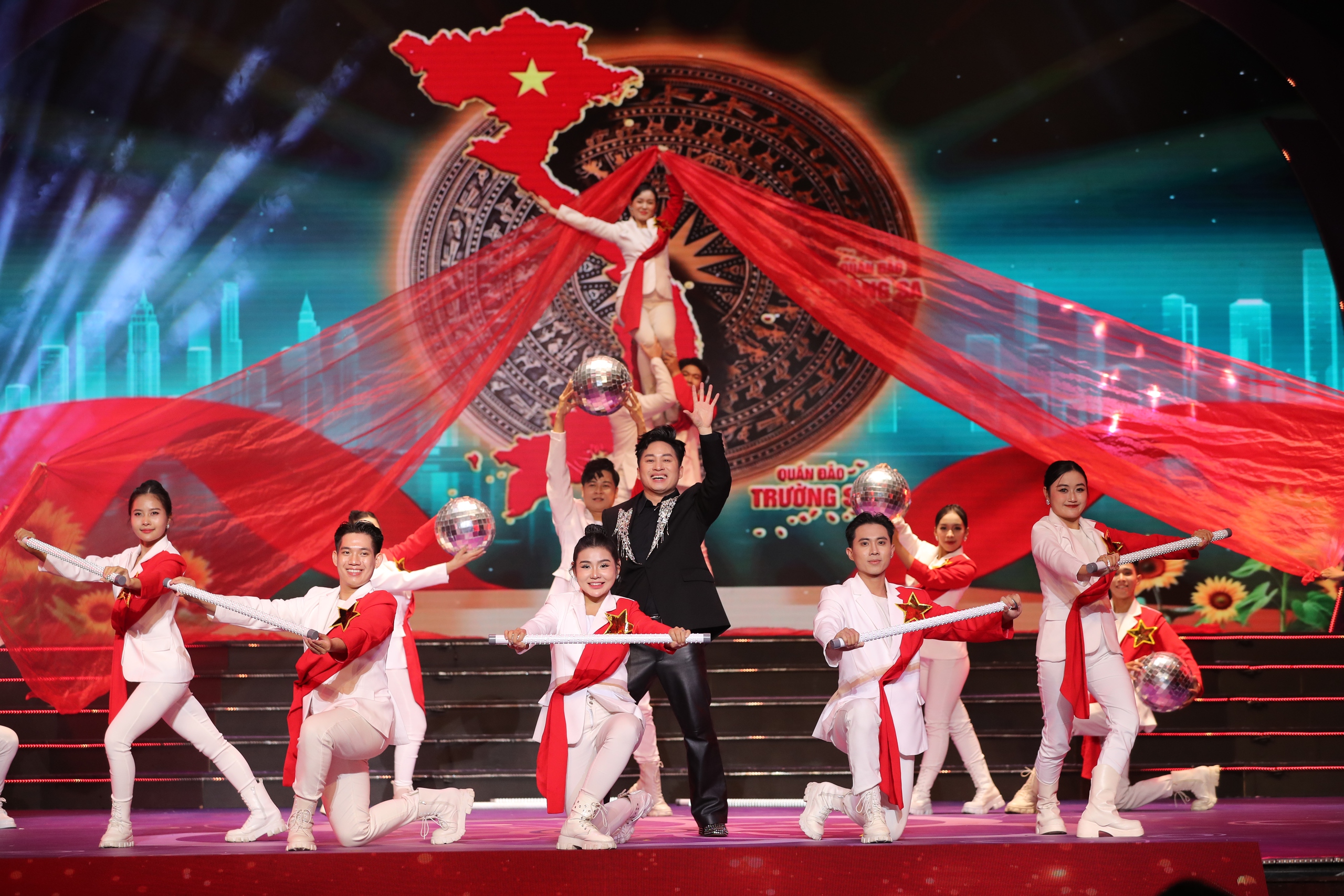 NSND Lệ Thủy, NSƯT Kim Tử Long cùng dàn nghệ sĩ gạo cội hội ngộ - Ảnh 12.