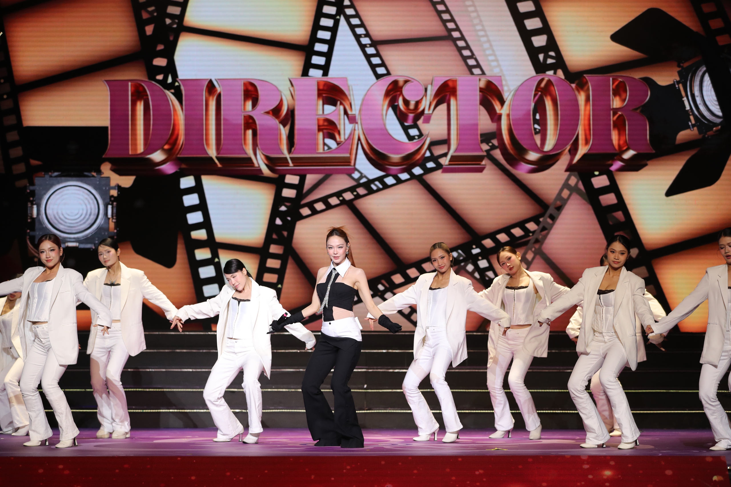 NSND Lệ Thủy, NSƯT Kim Tử Long cùng dàn nghệ sĩ gạo cội hội ngộ - Ảnh 16.