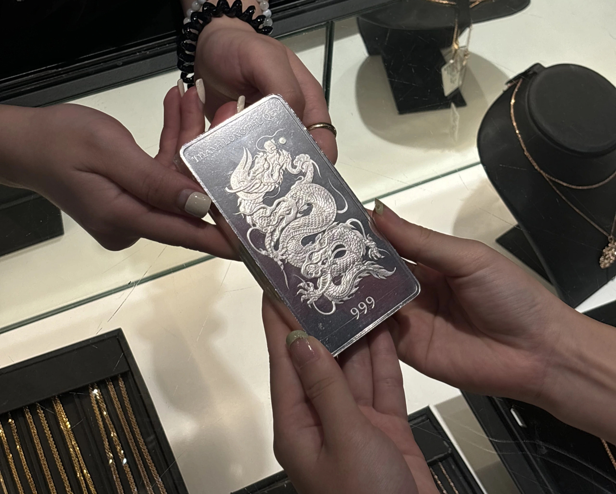 Giá bạc có lặp lại kịch bản 'lên đỉnh, sập giá, đi ngang kéo dài'?- Ảnh 2.