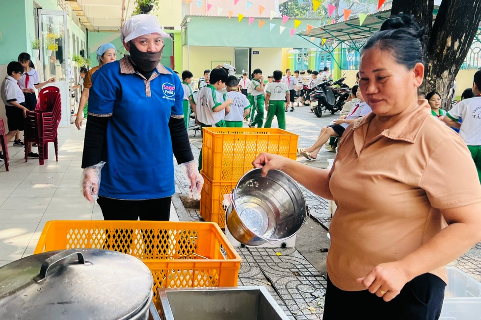 Nỗi bất lực tận cùng của người mẹ: “Con tôi đang ăn gì ở trường học?” - 2