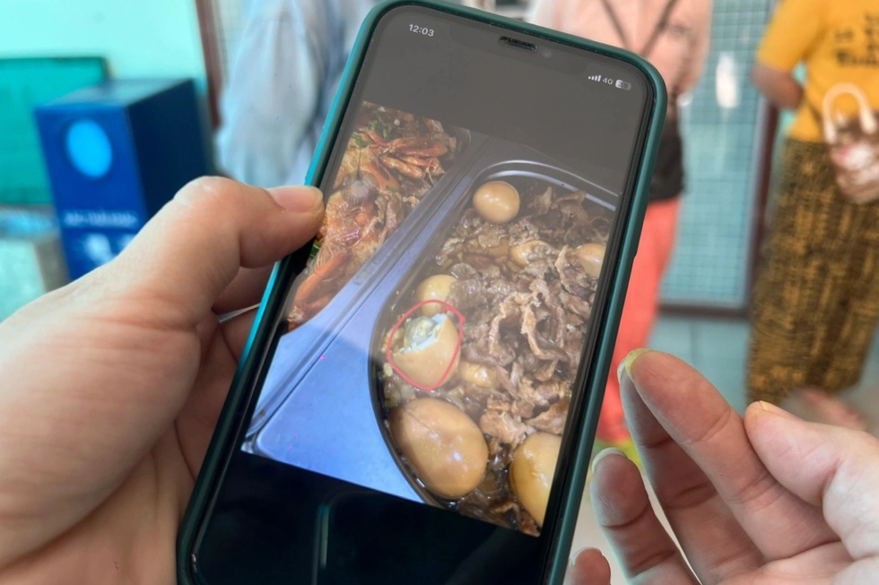 Nỗi bất lực tận cùng của người mẹ: “Con tôi đang ăn gì ở trường học?” - 4 Nỗi bất lực tận cùng của người mẹ: “Con tôi đang ăn gì ở trường học?” - 4