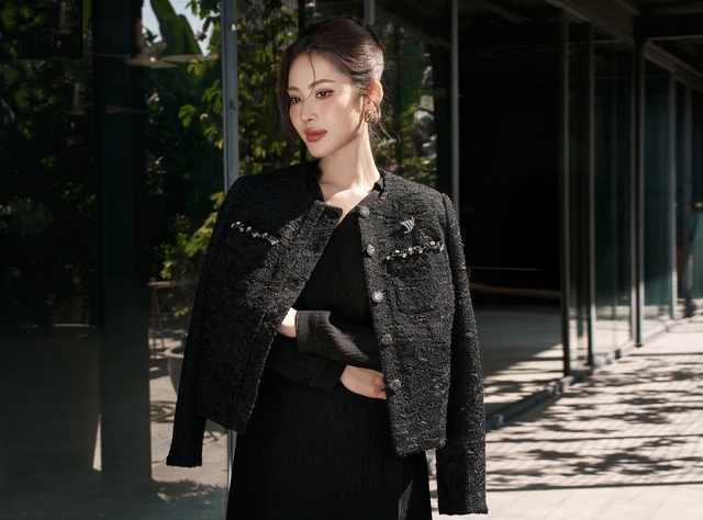 Phối áo khoác và váy dài - Ảnh 2.