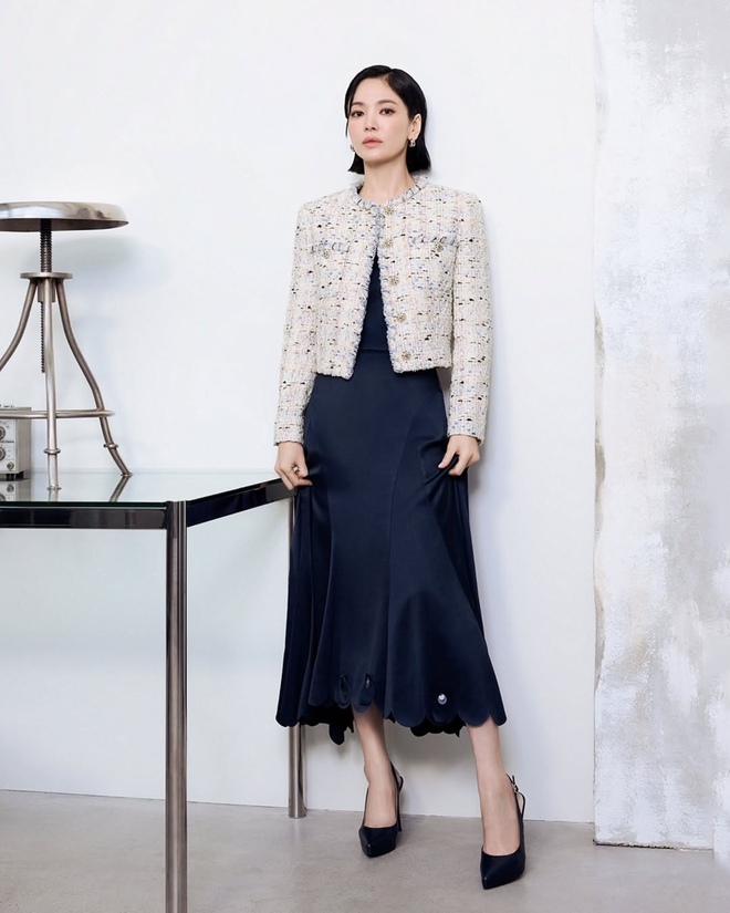 Phối áo khoác và váy dài - Ảnh 9.