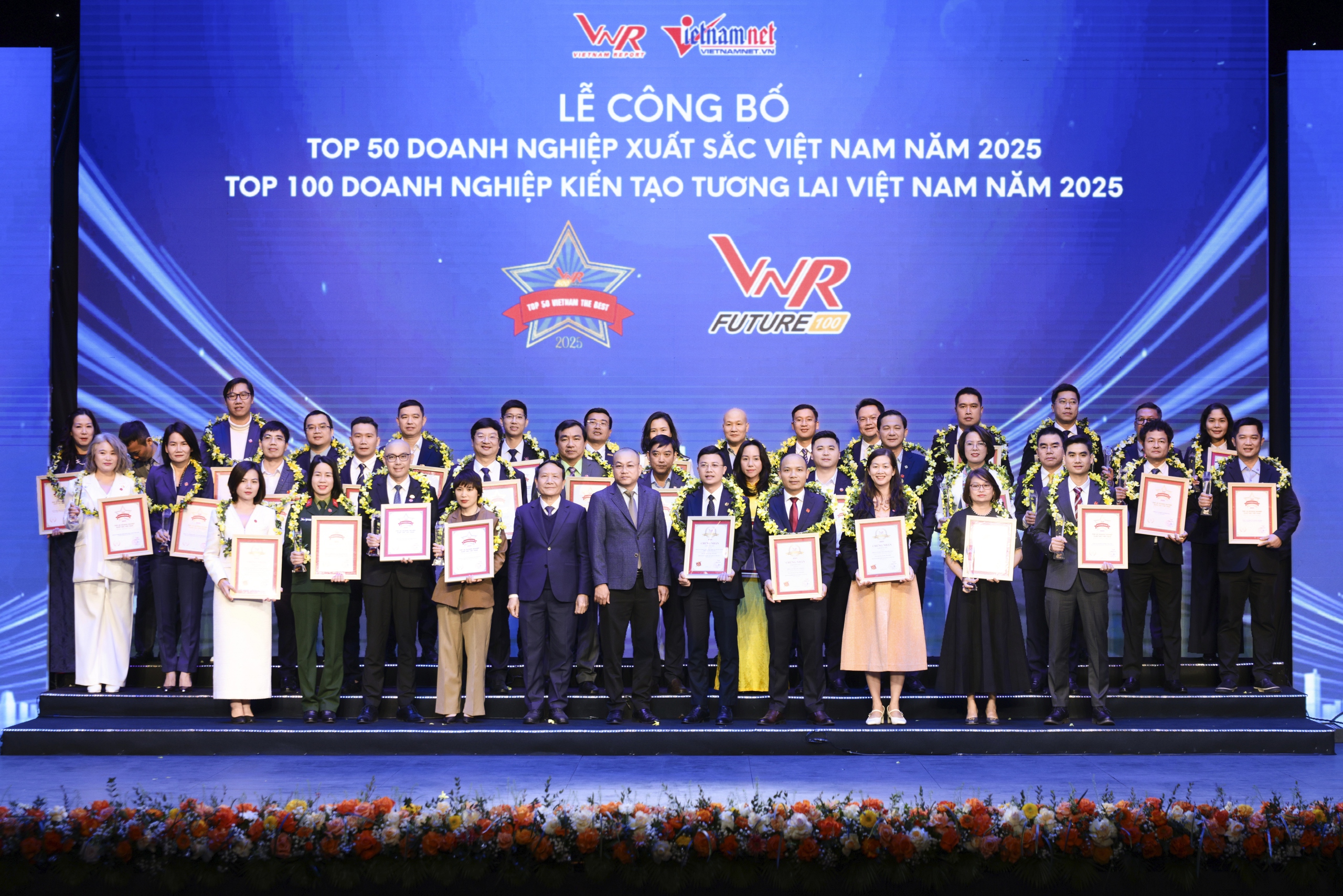 LPBank gia nhập Top 50 Doanh nghiệp xuất sắc Việt Nam: Dấu ấn của sự bứt phá- Ảnh 2. LPBank gia nhập Top 50 Doanh nghiệp xuất sắc Việt Nam: Dấu ấn của sự bứt phá- Ảnh 2.