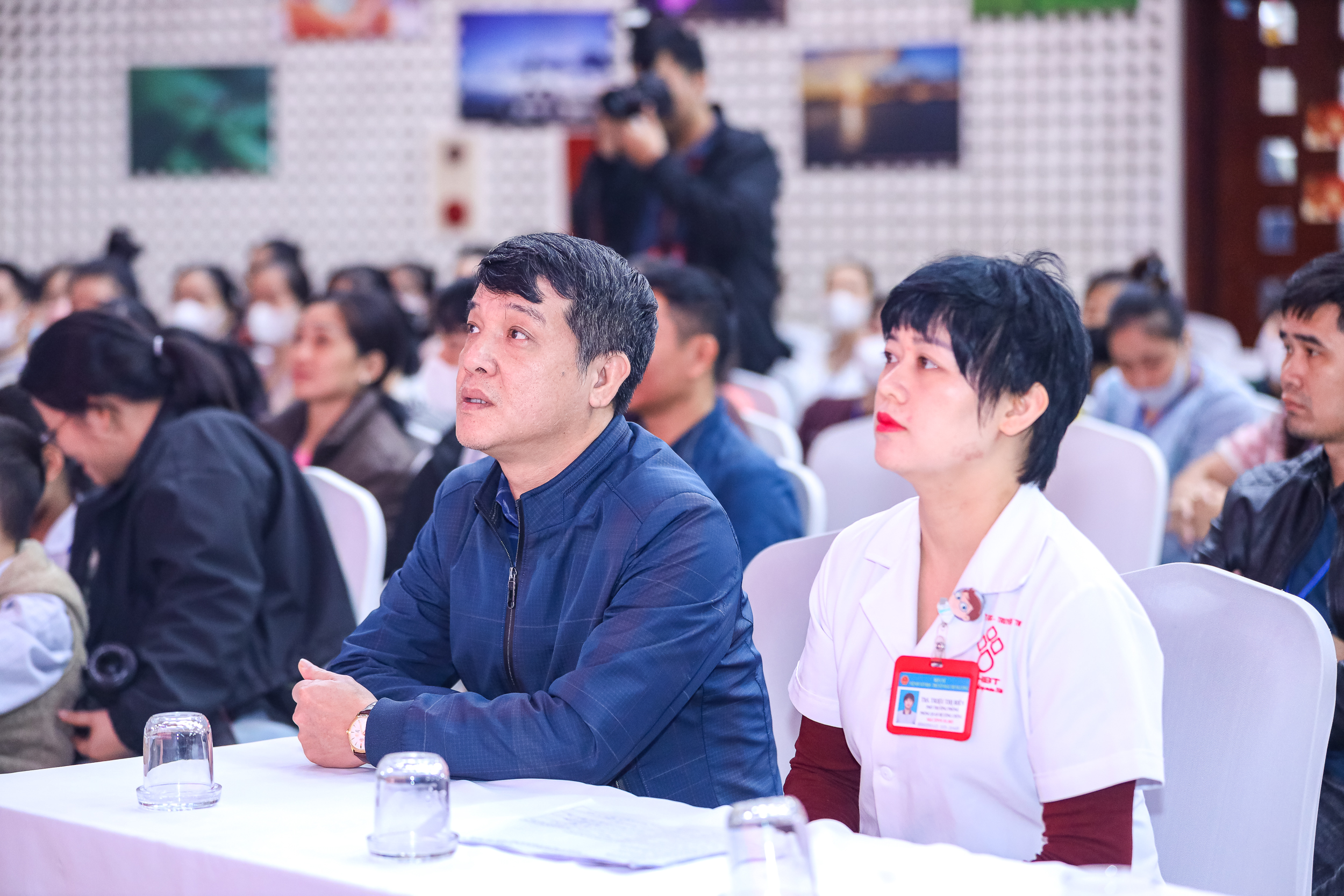 Mẹ của bệnh nhi mắc hội chứng Down, ung thư máu xúc động nhận quà Ước mơ của Thúy - Ảnh 4.