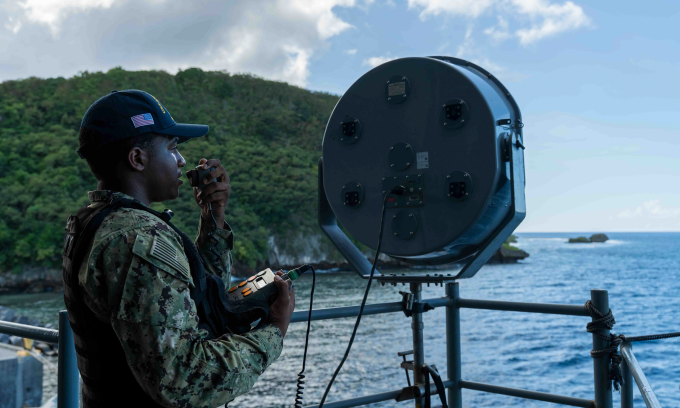 Hệ thống LRAD được thử nghiệm trên tàu sân bay USS Abraham Lincoln tháng 12/2025. Ảnh: US Navy