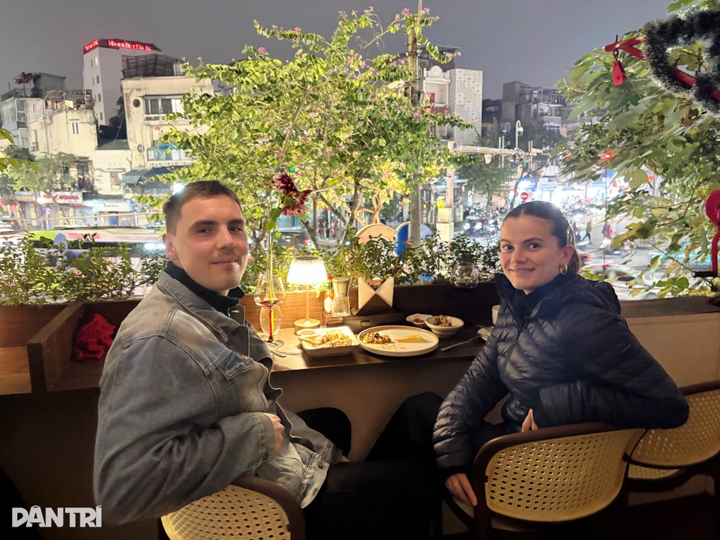 Hết cảnh ngồi tràn lan vỉa hè, quán ăn Hà Nội thay đổi để tồn tại - 2