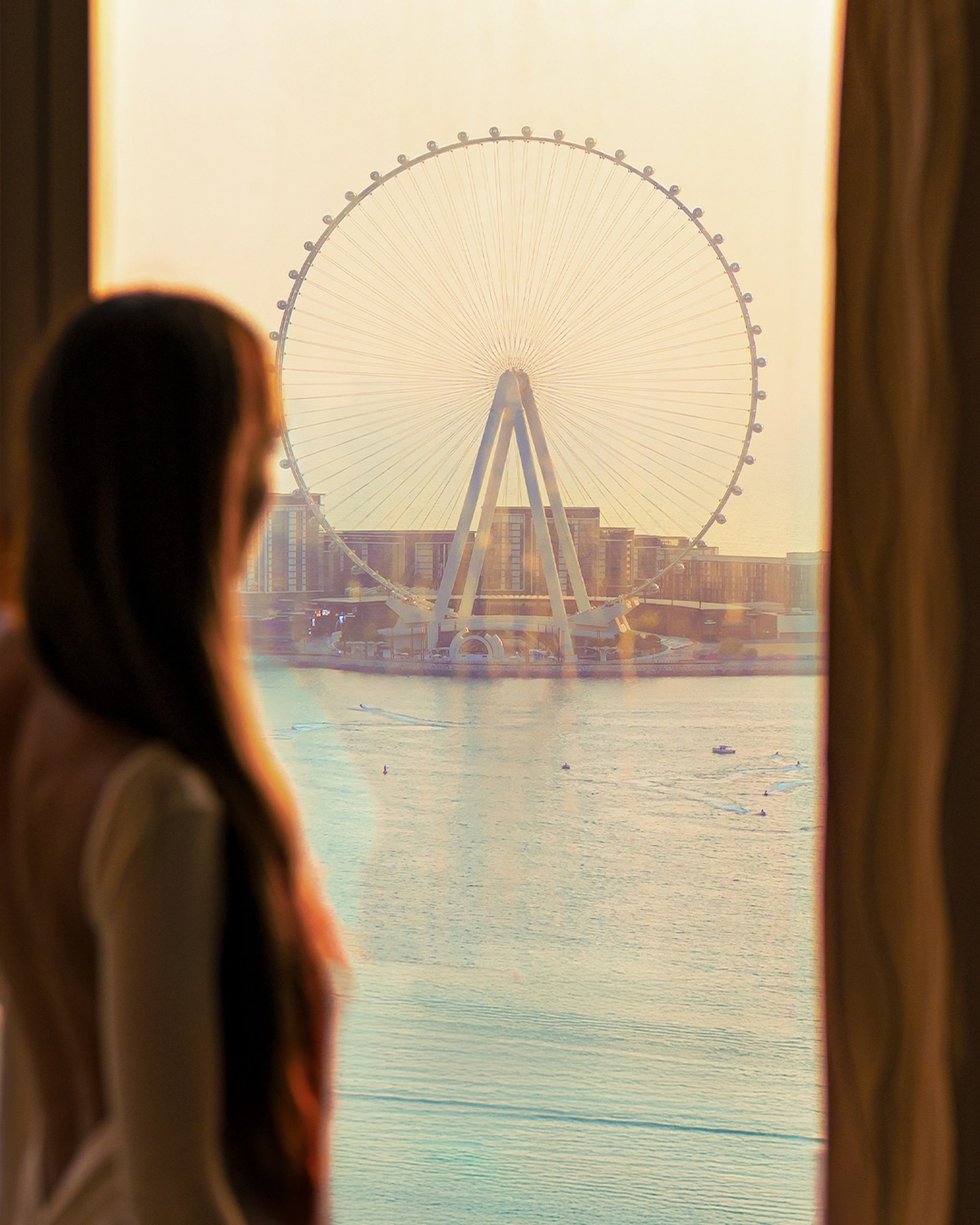 Khách sạn cao nhất thế giới, có 1.000 phòng, khách ngủ chạm mây - 16