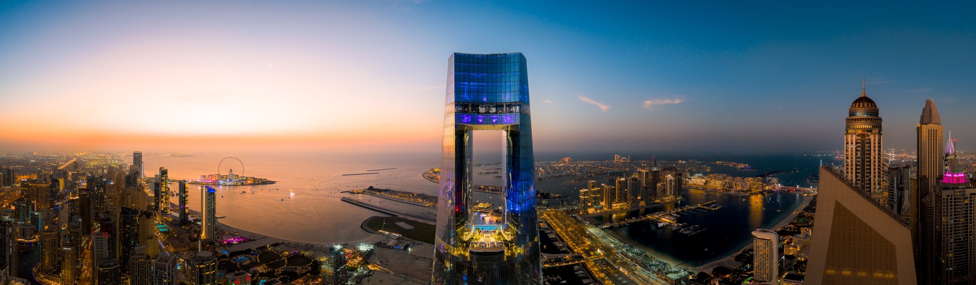 Khách sạn cao nhất thế giới, có 1.000 phòng, khách ngủ chạm mây - 18