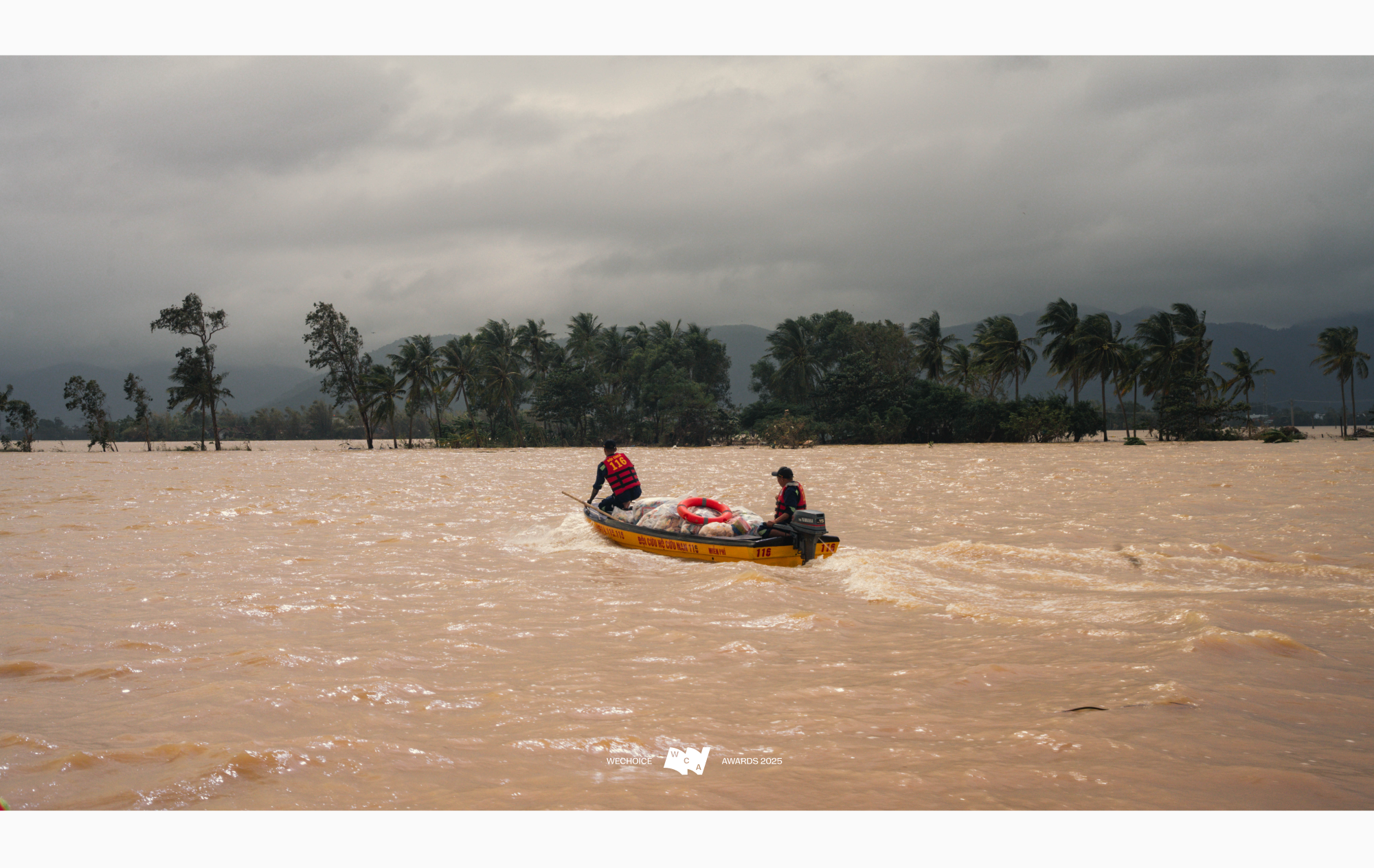 Những buổi livestream không lời giữa dòng nước dữ: chỉ còn tiếng sóng và lời hứa với người ở lại- Ảnh 25.