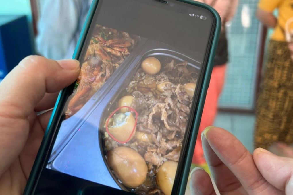 Phụ huynh giận dữ, đề nghị trường khởi kiện nhà cung cấp suất ăn Sago Food - 3