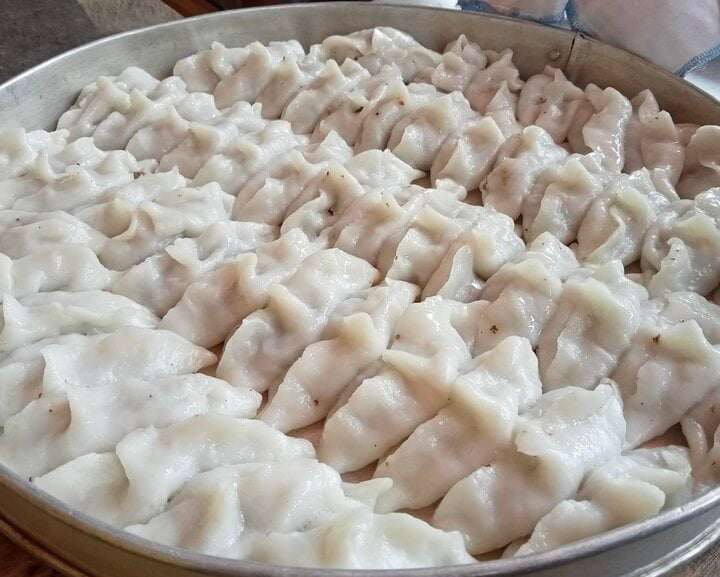 Nhân bánh gồm thịt lợn vai, mộc nhĩ, nấm hương, hành khô, su hào băm nhỏ. (Ảnh: Báo Lạng Sơn)