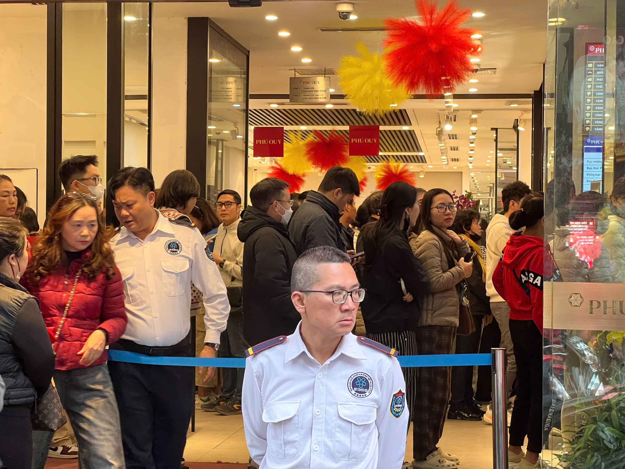 Đu đỉnh, bắt đáy vàng, bạc- Ảnh 2. Đu đỉnh, bắt đáy vàng, bạc- Ảnh 2.