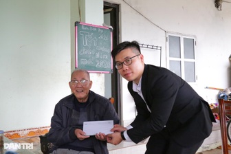 Báo Dân trí tặng quà Tết người có công với cách mạng tại Lào Cai