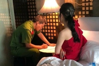 Đột kích ổ mại dâm trong khách sạn ở TPHCM