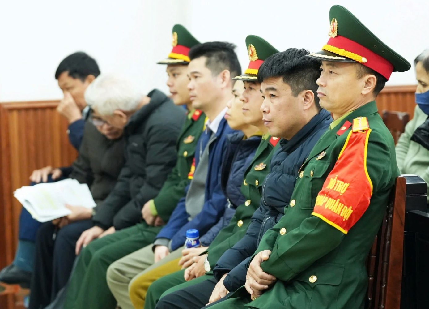 2 cựu thiếu tướng mong hưởng khoan hồng trong vụ án sân bay Nha Trang- Ảnh 1.