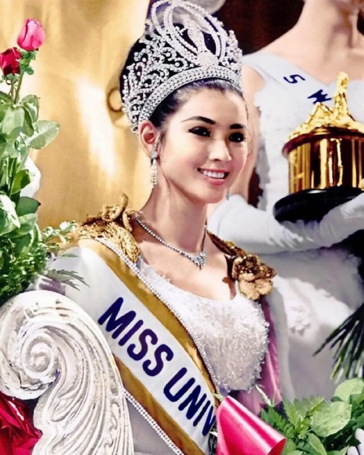 Miss Universe 1965 - Apasra Hongsakula.