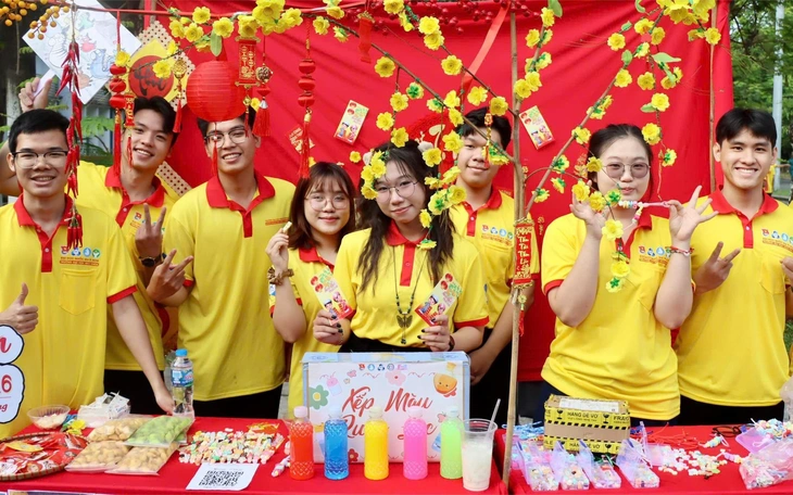 Khoảng 2.000 học sinh, sinh viên đồng diễn 'khát vọng vươn mình' giữa lòng TP.HCM - Ảnh 3.