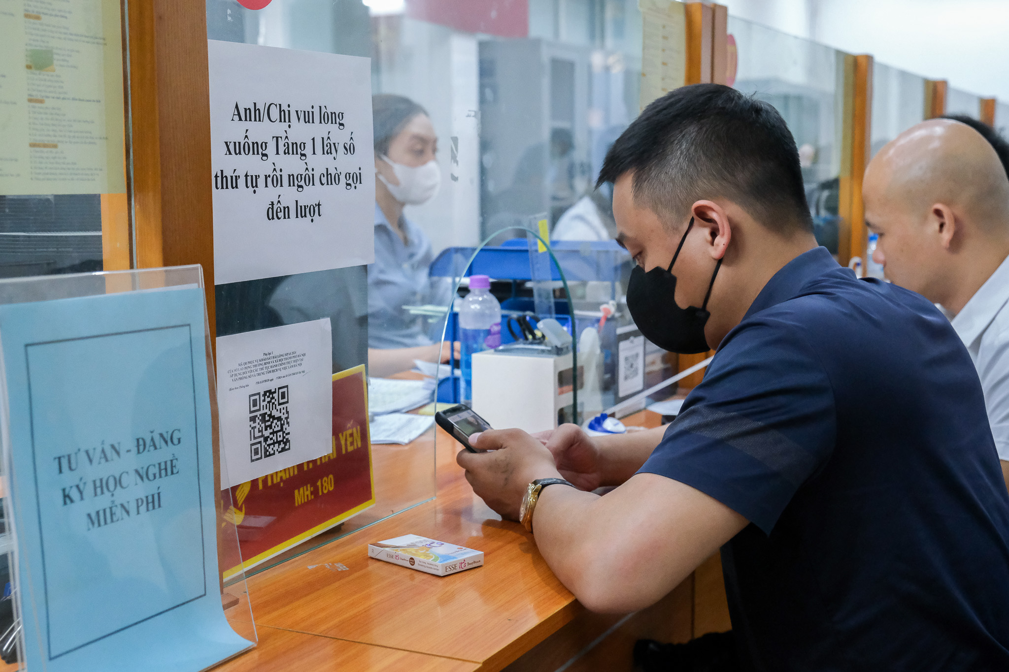 thanh niên - Ảnh 1.