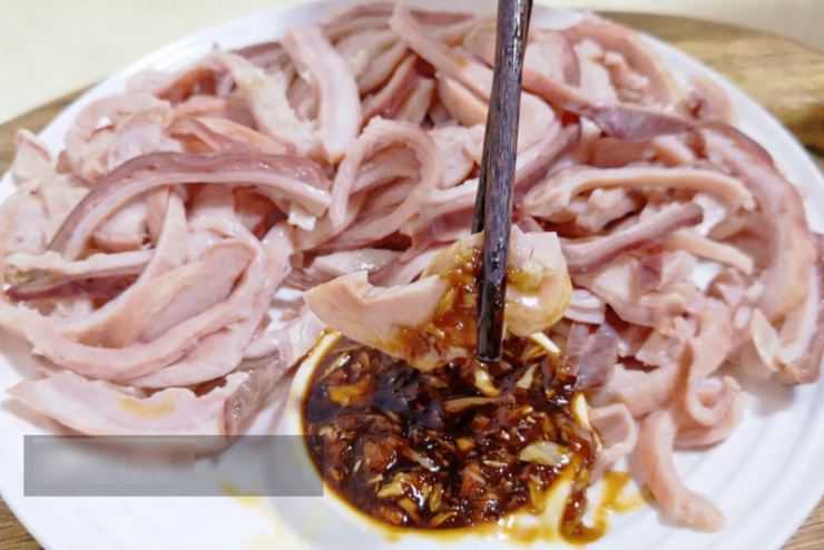 3 bộ phận bổ dưỡng nhất của con heo nên ăn nhiều khi trời lạnh giúp bồi bổ tỳ vị, dưỡng khí huyết, tốt tim 1 Bộ phận này giàu protein, vitamin A và khoáng chất, trong khi hàm lượng chất béo lại không cao.