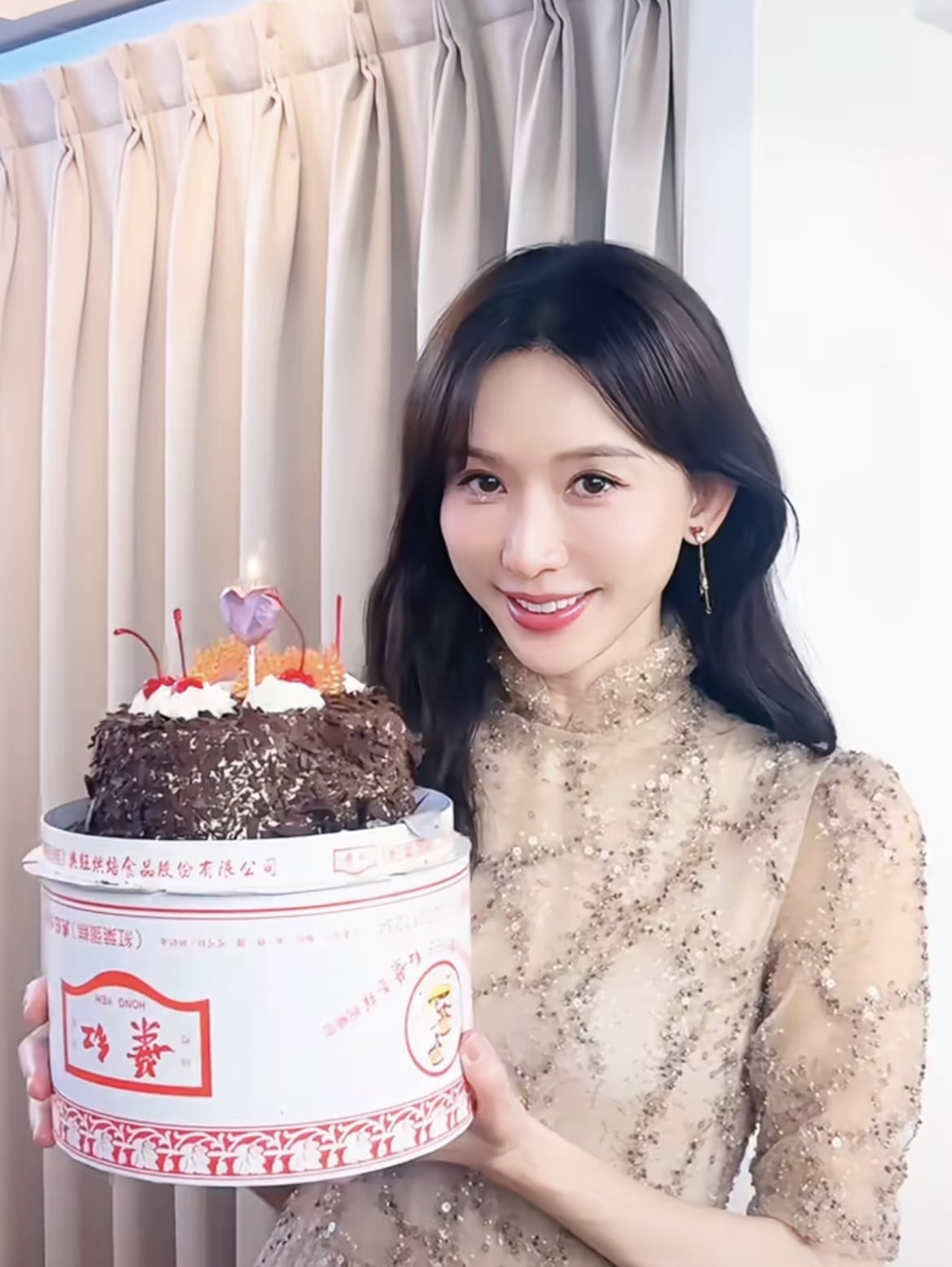 Ảnh sinh nhật của đại mỹ nhân 51 tuổi khiến trăm ngàn người kinh ngạc: 3 quy tắc giữ nhan sắc nhất định phải theo- Ảnh 1.