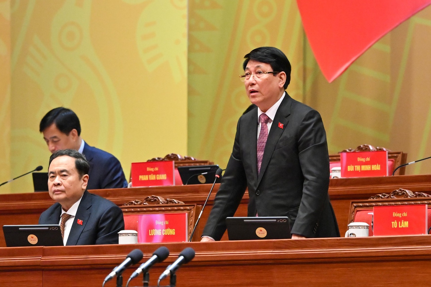 30 tham luận của lãnh đạo Chính phủ, địa phương thảo luận về các văn kiện Đại hội XIV của Đảng - Ảnh 1.