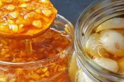 10 lý do nên ăn tỏi ngâm mật ong mỗi ngày vào mùa đông