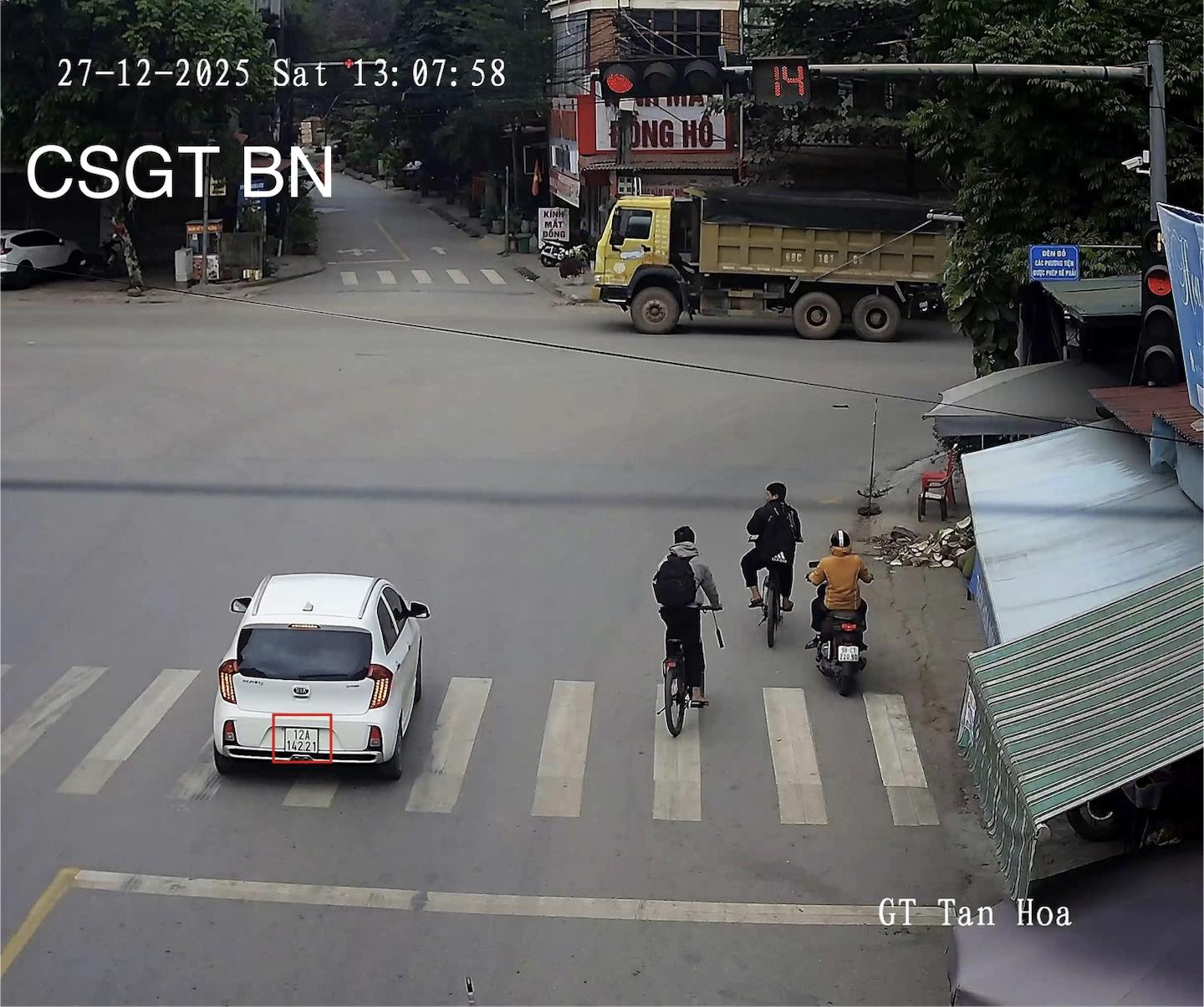 583 chủ xe vượt đèn đỏ, quá tốc độ... trong tuần nghỉ Tết dương lịch có biển số sau nhanh chóng nộp phạt nguội theo Nghị định 168- Ảnh 1.