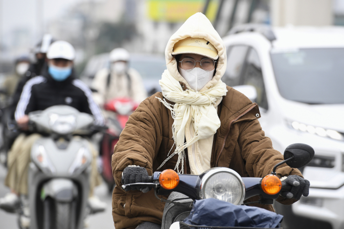 Người Hà Nội trong giá rét. Ảnh: Giang Huy.