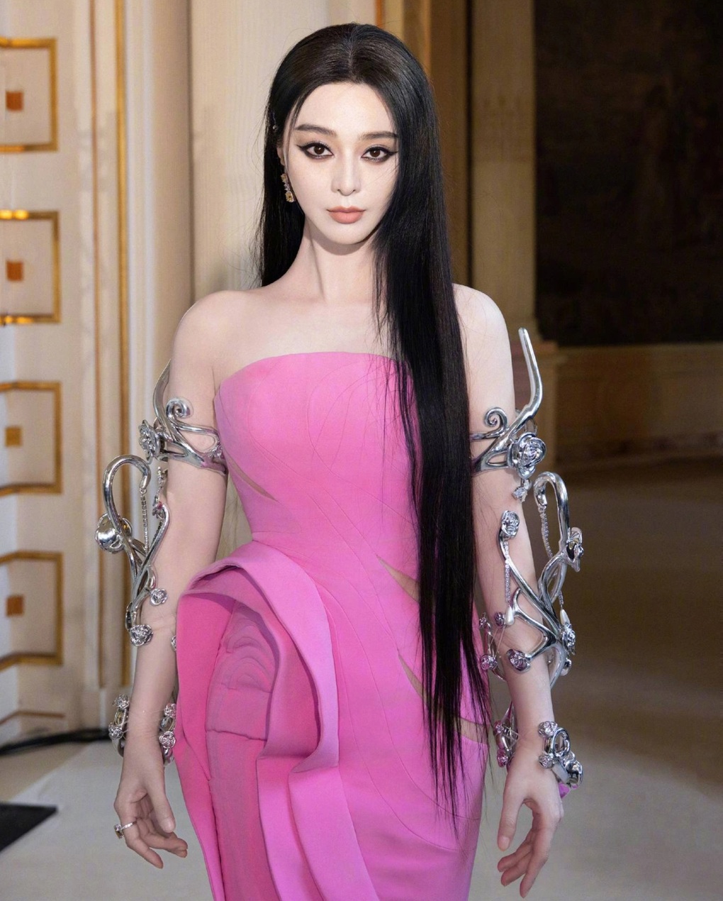 9 năm nỗ lực, “nữ hoàng giải trí” Phạm Băng Băng vẫn bị cấm sóng - 1