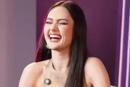 Á hậu Hoàn vũ 2025 bị fan Việt chỉ trích