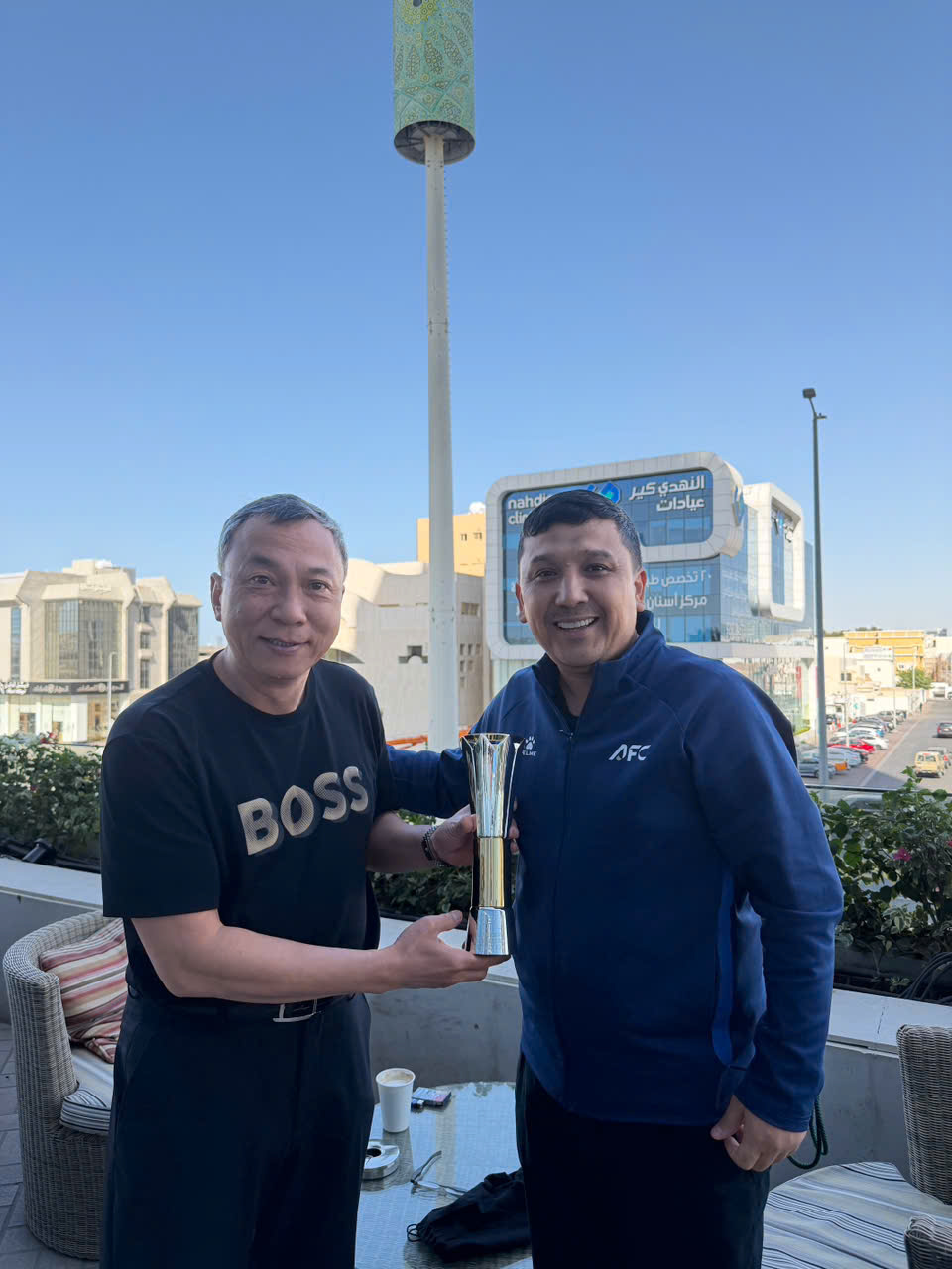 AFC nhờ Chủ tịch VFF Trần Quốc Tuấn mang Cúp 'Vua phá lưới' về Việt Nam cho Đình Bắc- Ảnh 1. AFC nhờ Chủ tịch VFF Trần Quốc Tuấn mang Cúp 'Vua phá lưới' về Việt Nam cho Đình Bắc- Ảnh 1.