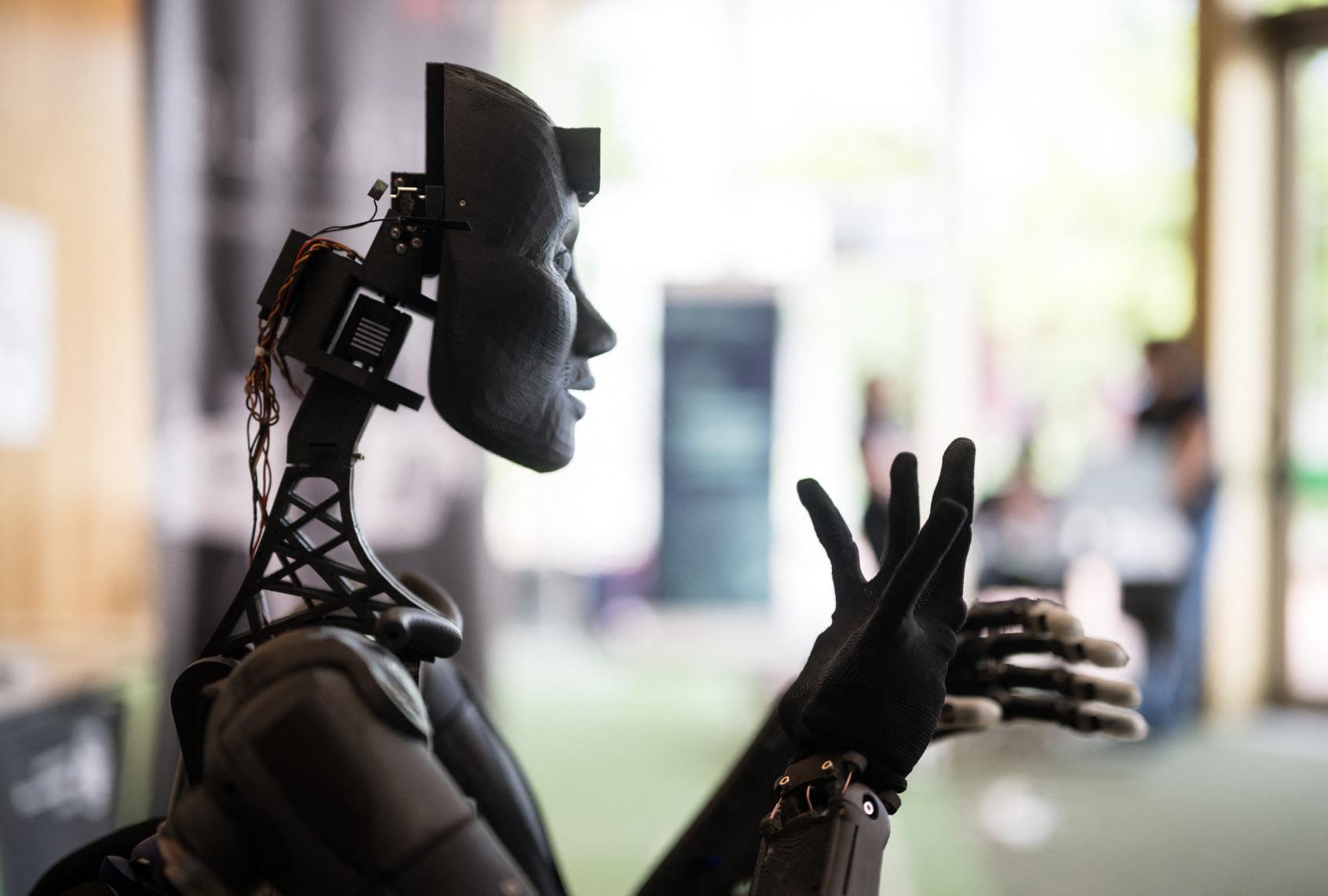 AI chưa thể thay con người, nhưng tạo ra 'siêu nhân viên' - Ảnh 1.