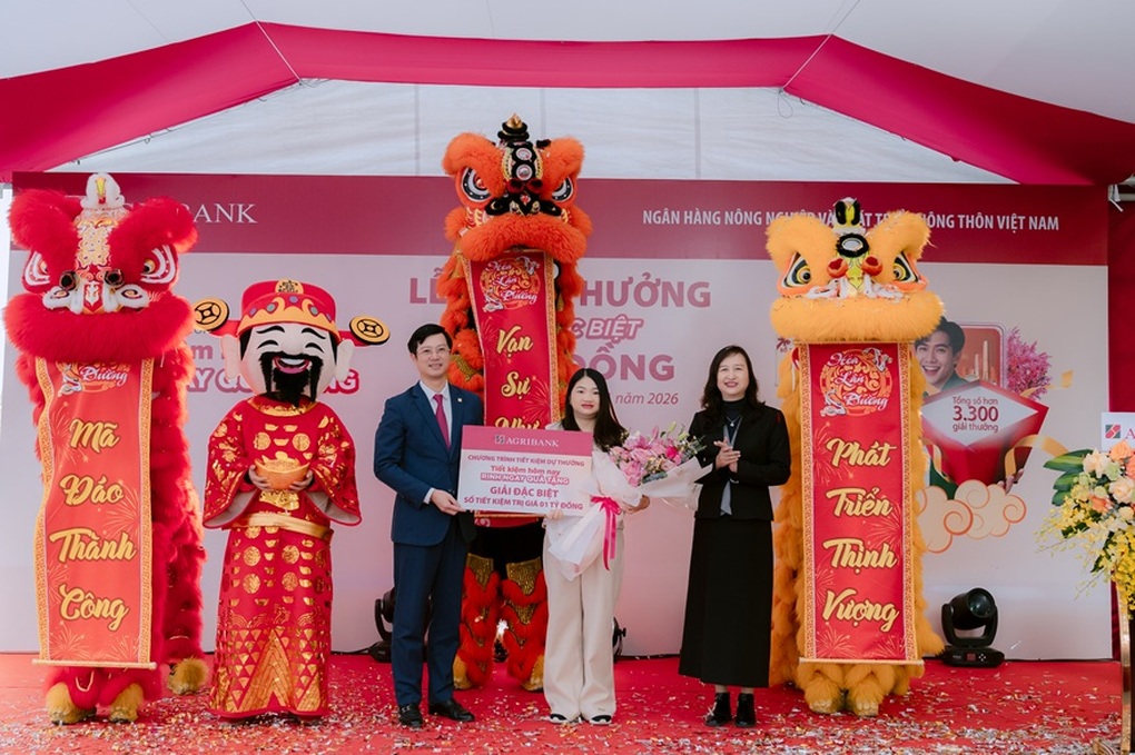 Agribank trao thưởng 1 tỷ đồng cho khách hàng gửi tiền tiết kiệm - 1