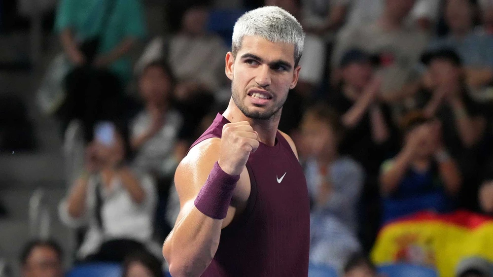 Alcaraz vượt qua thử thách