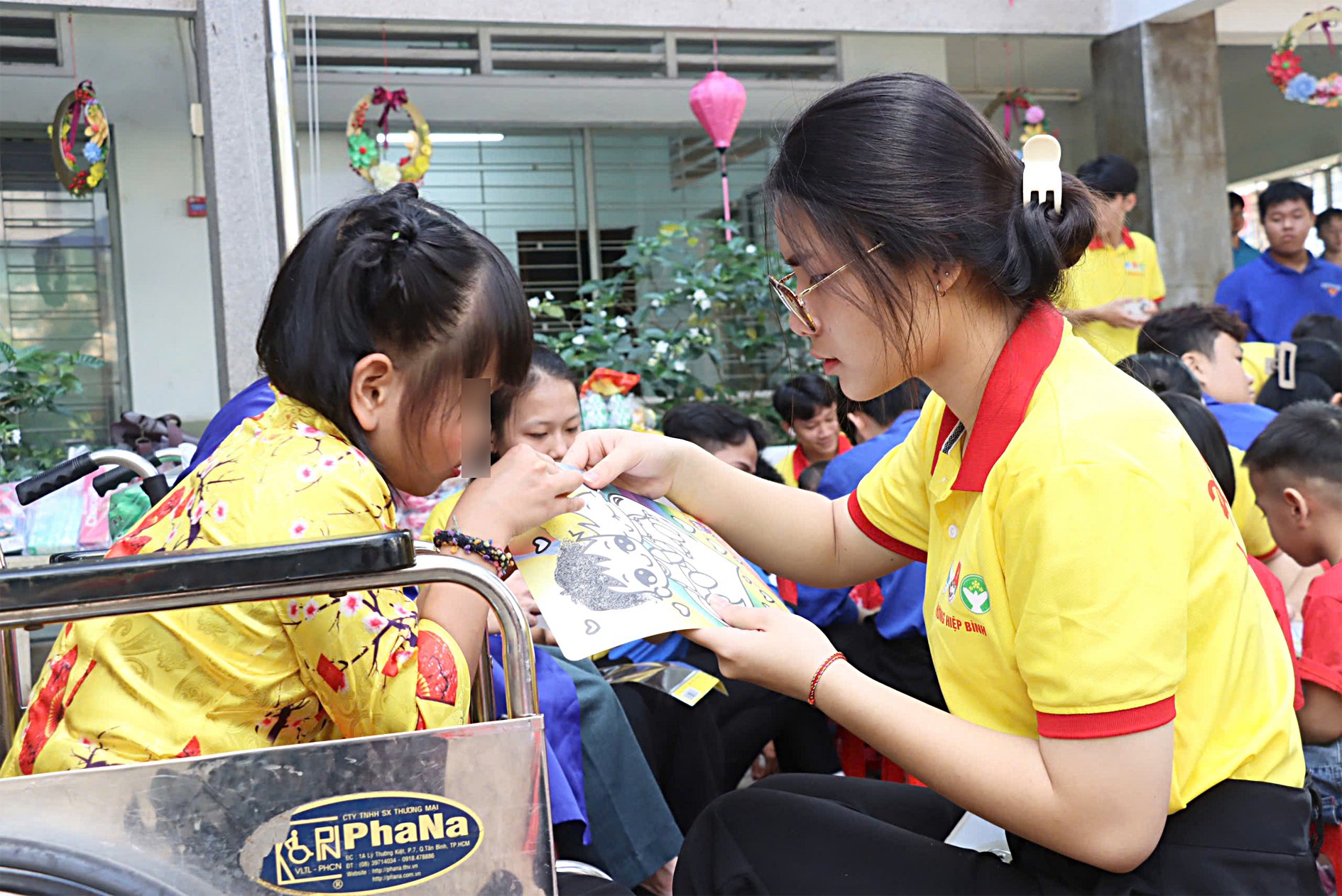 xuân sẻ chia - Ảnh 1.