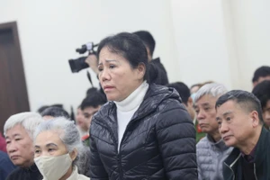 Cựu giám đốc bệnh viện nhận hối lộ qua tài khoản em gái, nội dung ghi là 'cọc mua đất'