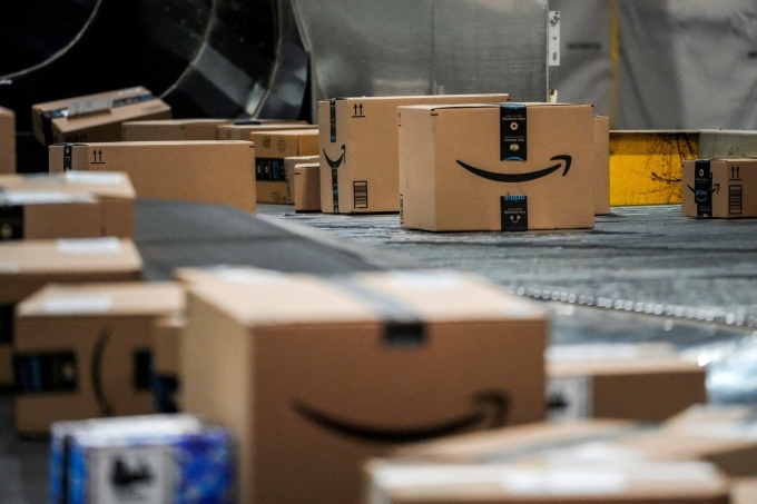 Các gói hàng của Amazon tại kho hàng ở New Jersey (Mỹ) tháng 12/2025. Ảnh: Reuters