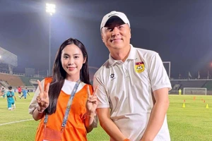 Sốc: Bại tướng của HLV Kim Sang-sik bị sa thải 