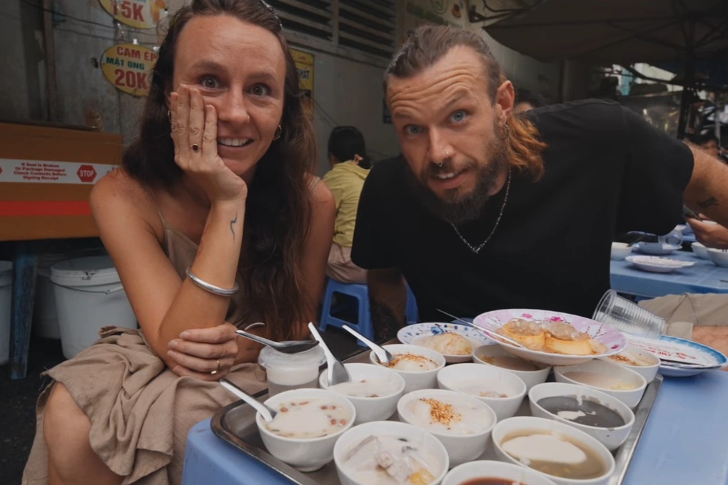 Ăn chè ở TPHCM, khách Tây choáng khi nhận mâm 16 món “đủ cho 10 người” - 1