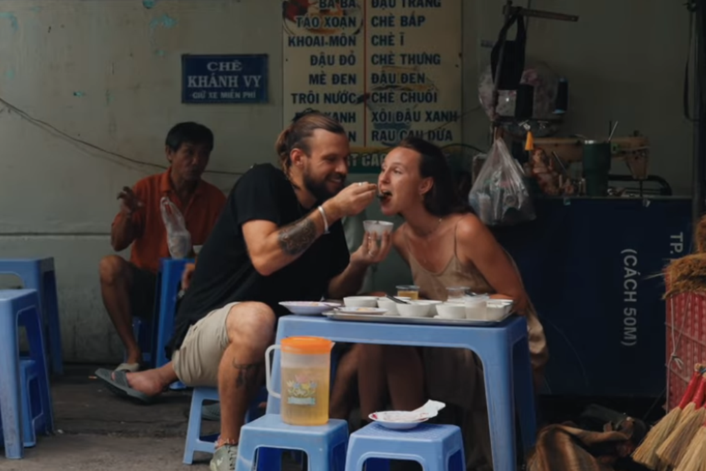 Ăn chè ở TPHCM, khách Tây choáng khi nhận mâm 16 món “đủ cho 10 người” - 2