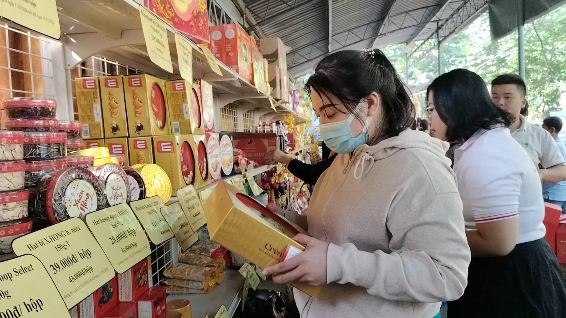 An tâm đón Tết - Ảnh 1. An tâm đón Tết - Ảnh 1.