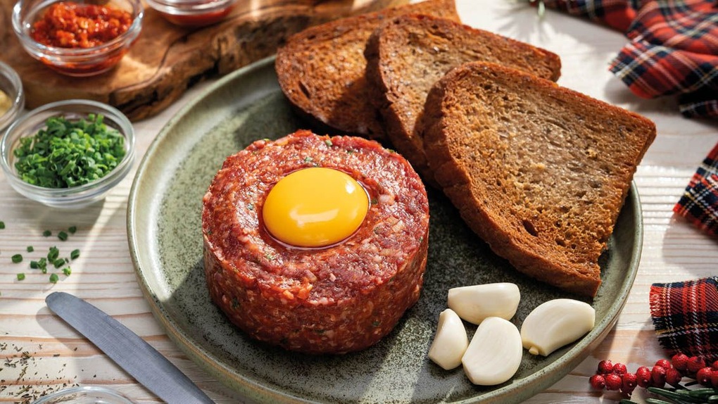 Ăn thịt bò sống ở Czech, khách Việt nghiện luôn sau 1 lần nếm thử - 1