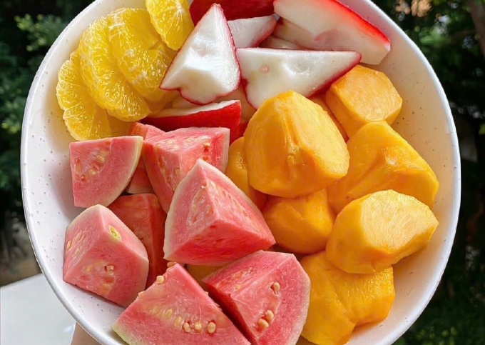 Nên chọn trái cây có GI thấp để kiểm soát lượng đường trong máu. Ảnh minh họa: Hằng Trần