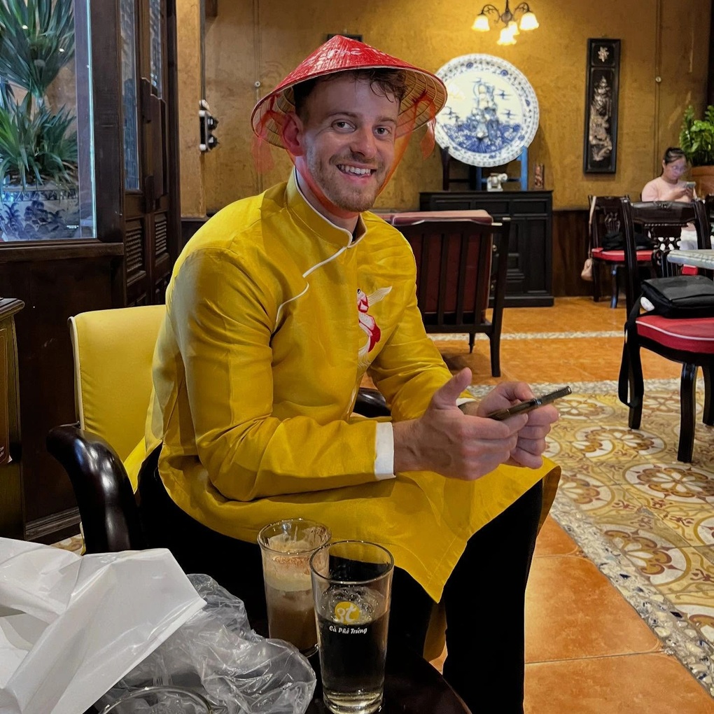 Anh Tây nức nở khen cơm nhà Việt Nam ngon miệng, tiết lộ món ăn gây nghiện - 1