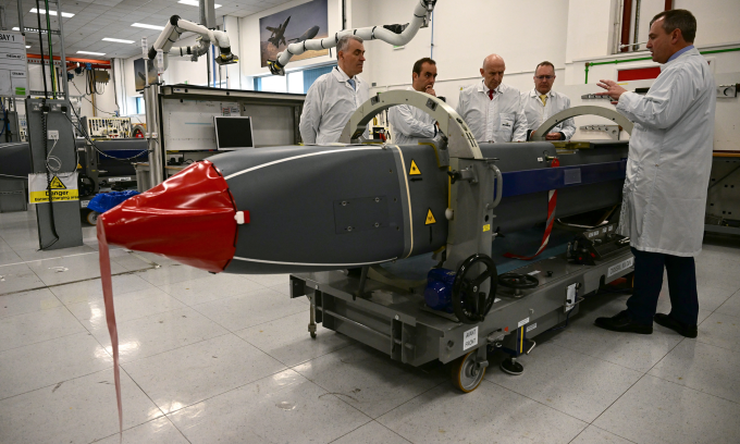 Tên lửa Storm Shadow tại nhà máy ở Stevenage, Anh tháng 7/2025. Ảnh: AFP