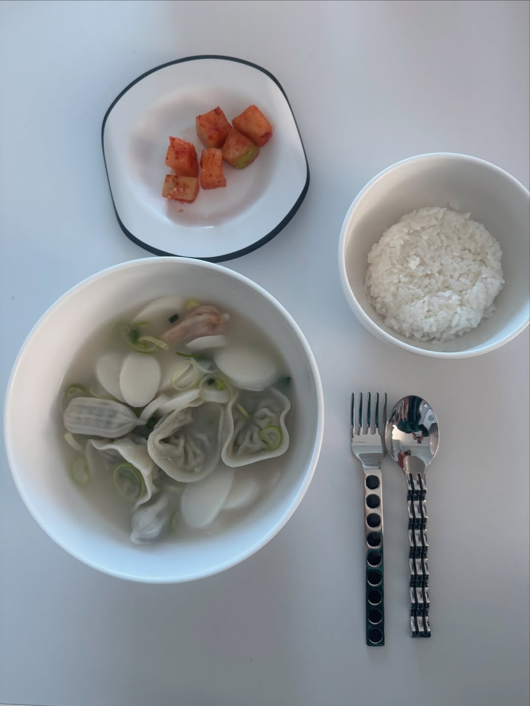 Ảnh phản chiếu làm bại lộ buổi hẹn hò đón năm mới của cặp đôi hot nhất hiện tại- Ảnh 1.