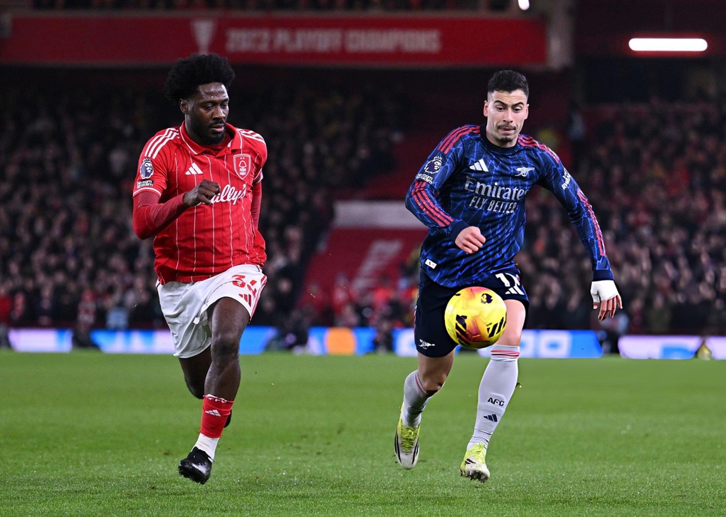 Arsenal lỡ cơ hội bỏ xa Man City tới 9 điểm - 1