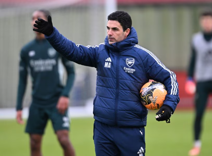 HLV Mikel Arteta trong buổi tập của Arsenal ngày 10/1. Ảnh: Arsenal FC