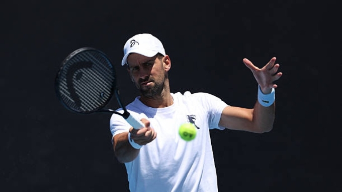 Djokovic trong buổi tập chuẩn bị cho Australia Mở rộng, tại Melbourne, Australia hôm 17/1. Ảnh: Reuters